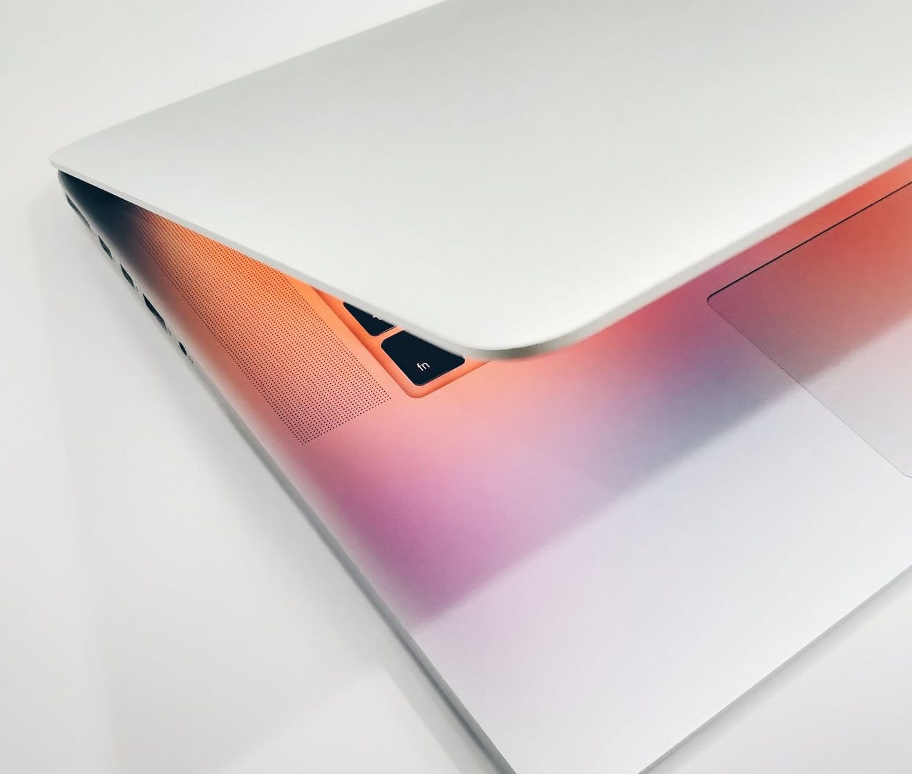 Website design red cover (Demo)